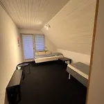 Appartement The Sunflower - Huge 240m2 7-bedroom House For Many People - Free Parking - 15 Beds, 2 Kitchen & 3 Bathrooms *