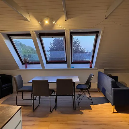 The Sunflower - Huge 240m2 7-bedroom House For 16 People - Free Parking - 15 Beds, 2 Kitchen & 3 Bathrooms Munkebo