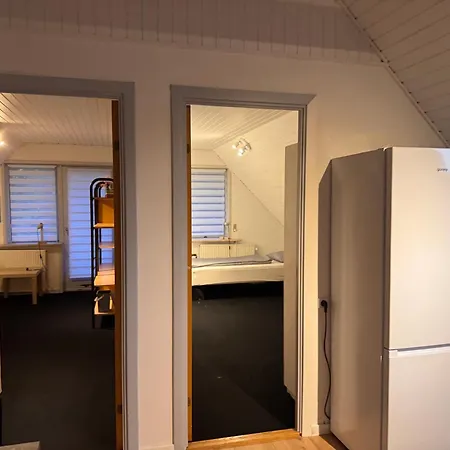 Apartmán The Sunflower - Huge 240m2 7-bedroom House For 16 People - Free Parking - 15 Beds, 2 Kitchen & 3 Bathrooms Munkebo