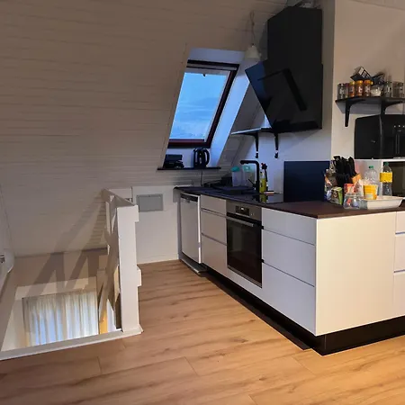 The Sunflower - Huge 240m2 7-bedroom House For 16 People - Free Parking - 15 Beds, 2 Kitchen & 3 Bathrooms * Munkebo