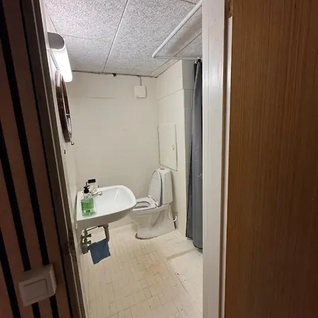 The Sunflower - Huge 240m2 7-bedroom House For 16 People - Free Parking - 15 Beds, 2 Kitchen & 3 Bathrooms Munkebo