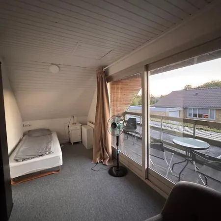 The Sunflower - Huge 240m2 7-bedroom House For 16 People - Free Parking - 15 Beds, 2 Kitchen & 3 Bathrooms * Munkebo