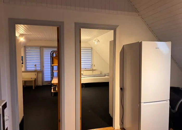 Appartement The Sunflower - Huge 240m2 7-bedroom House For 16 People - Free Parking - 15 Beds, 2 Kitchen & 3 Bathrooms Munkebo