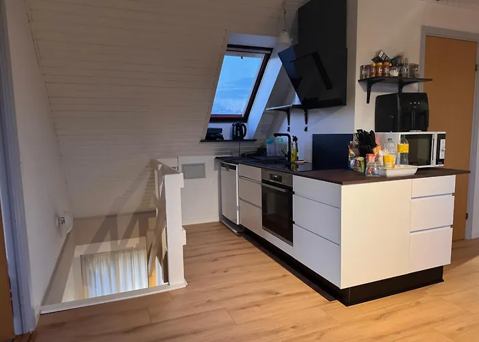 The Sunflower - Huge 240m2 7-bedroom House For 16 People - Free Parking - 15 Beds, 2 Kitchen & 3 Bathrooms * Munkebo