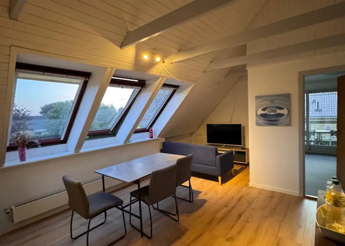 The Sunflower - Huge 240m2 7-bedroom House For 16 People - Free Parking - 15 Beds, 2 Kitchen & 3 Bathrooms Appartement Munkebo