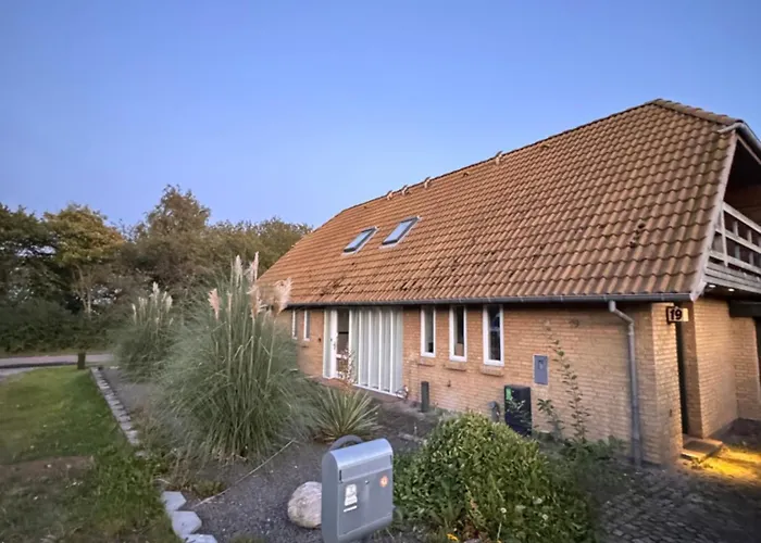 The Sunflower - Huge 240m2 7-bedroom House For 16 People - Free Parking - 15 Beds, 2 Kitchen & 3 Bathrooms Appartement