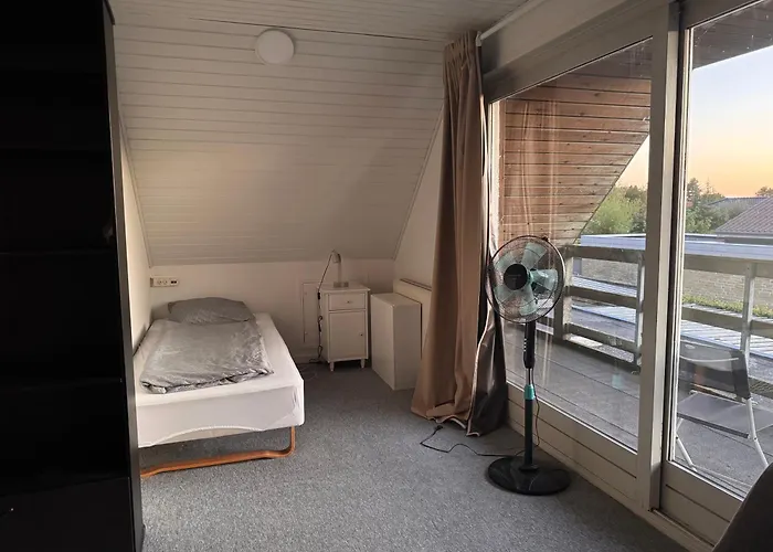 The Sunflower - Huge 240m2 7-bedroom House For 16 People - Free Parking - 15 Beds, 2 Kitchen & 3 Bathrooms Appartement Munkebo