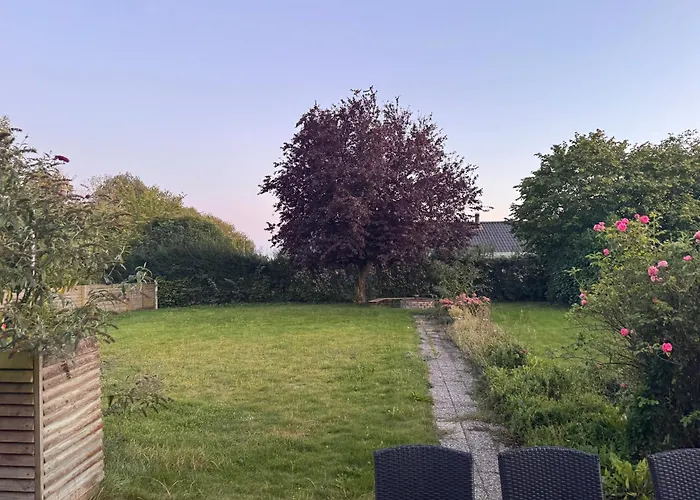 Appartement The Sunflower - Huge 240m2 7-bedroom House For 16 People - Free Parking - 15 Beds, 2 Kitchen & 3 Bathrooms Munkebo