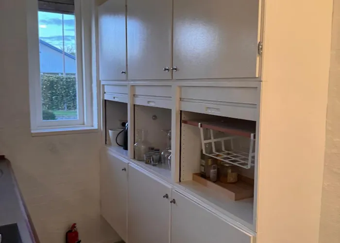 The Sunflower - Huge 240m2 7-bedroom House For 16 People - Free Parking - 15 Beds, 2 Kitchen & 3 Bathrooms Appartement