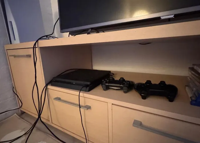 The Sunflower - Huge 240m2 7-bedroom House For 16 People - Free Parking - 15 Beds, 2 Kitchen & 3 Bathrooms Appartement *