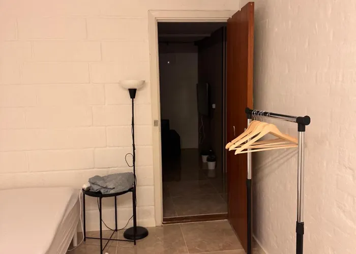 The Sunflower - Huge 240m2 7-bedroom House For 16 People - Free Parking - 15 Beds, 2 Kitchen & 3 Bathrooms Appartement Munkebo