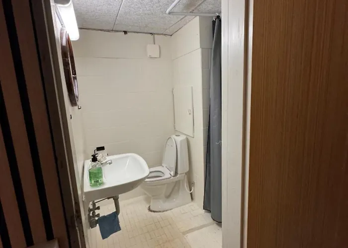 The Sunflower - Huge 240m2 7-bedroom House For 16 People - Free Parking - 15 Beds, 2 Kitchen & 3 Bathrooms Munkebo