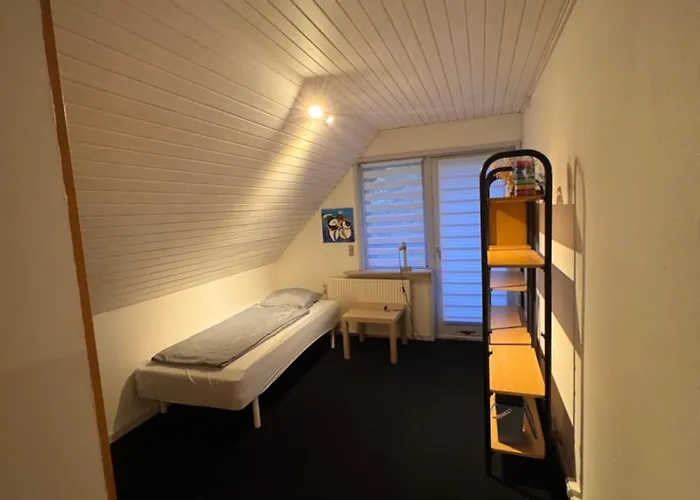 The Sunflower - Huge 240m2 7-bedroom House For 16 People - Free Parking - 15 Beds, 2 Kitchen & 3 Bathrooms Διαμέρισμα