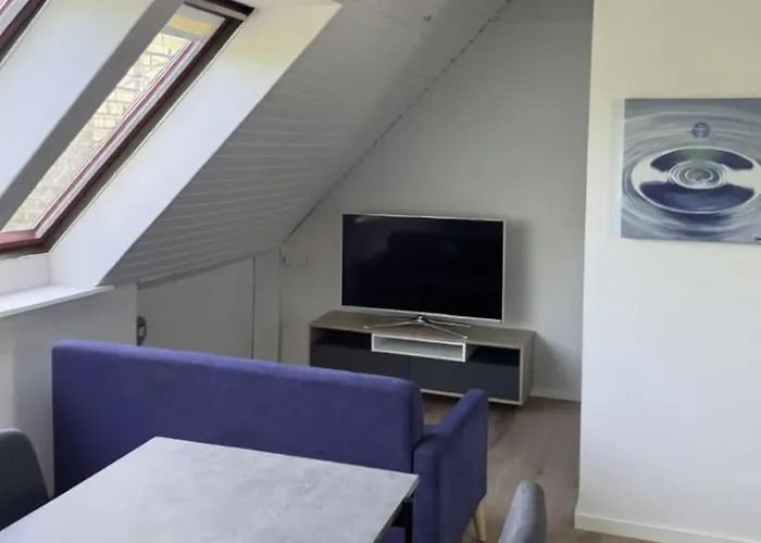 Appartement The Sunflower - Huge 240m2 7-bedroom House For 16 People - Free Parking - 15 Beds, 2 Kitchen & 3 Bathrooms Munkebo